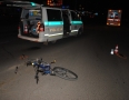 Krimi - NEHODA V MICHALOVCIACH:  Cyklistu po zrážke s mercedesom previezli do nemocnice - 1.jpg