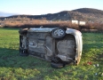 Krimi - NEHODA NA ŠÍRAVE: Vodička skončila s autom na streche - 1.jpg