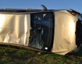 Krimi - NEHODA NA ŠÍRAVE: Vodička skončila s autom na streche - 11.jpg
