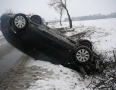 Krimi - NEHODA PRED MICHALOVCAMI: Audi vrazilo do stromu a skončilo na streche - P1280853.JPG
