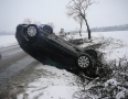 Krimi - NEHODA PRED MICHALOVCAMI: Audi vrazilo do stromu a skončilo na streche - P1280855.JPG