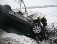 Krimi - NEHODA PRED MICHALOVCAMI: Audi vrazilo do stromu a skončilo na streche - P1280882.JPG