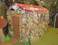 Kultúra - MICHALOVCE: Pred Vianocami postavili školáci nádhernú perníkovú chalúpku - 15.jpg