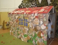 Kultúra - MICHALOVCE: Pred Vianocami postavili školáci nádhernú perníkovú chalúpku - 5.jpg