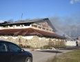 Krimi - POŽIAR V MICHALOVCIACH:  Z budovy šľahali niekoľkometrové plamene - RAN_0228.jpg