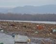 Zaujimavosti - Šíravu opäť zaplavili tony odpadu. Pozrite si fotky z vodnej nádrže - 24.JPG
