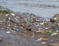 Zaujimavosti - Šíravu opäť zaplavili tony odpadu. Pozrite si fotky z vodnej nádrže - 34.JPG