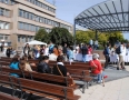 Zaujimavosti - Študenti si v centre mesta posvietili na zdravie Michalovčanov  - 11.JPG